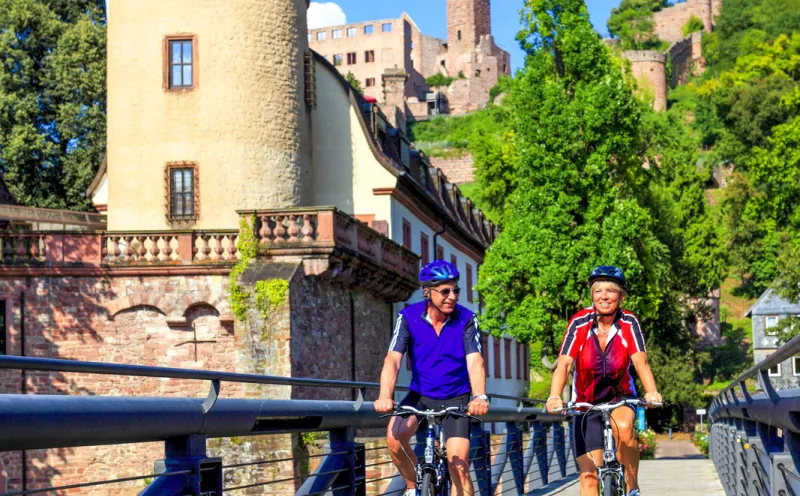 Wertheim, Burg, Radfahrer