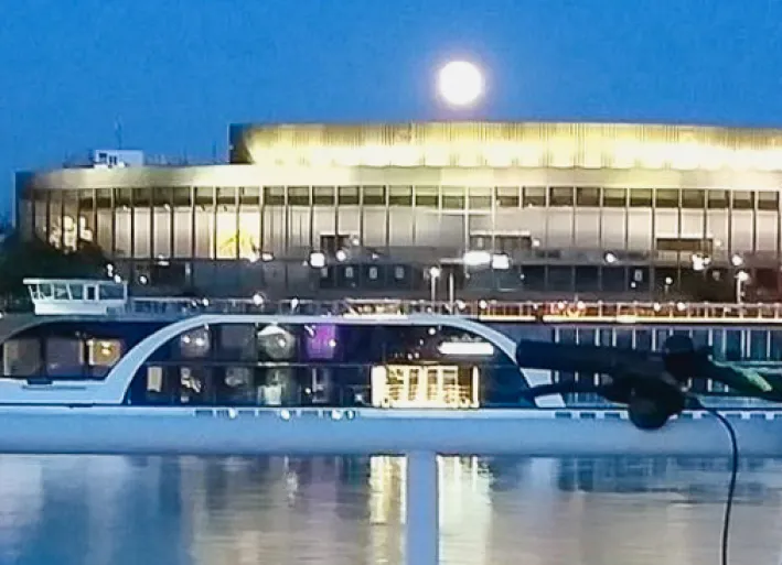 Linz bei Abenddämmerung