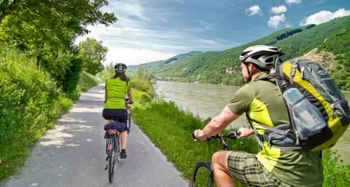 Sportliche Radtour an der österreichischen Donau